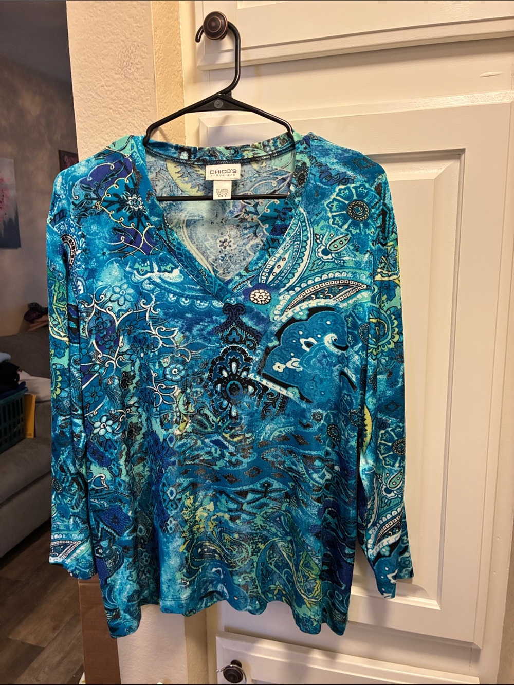 Chico's Travelers Turquoise patterned v-neck 3/4 sleeve top